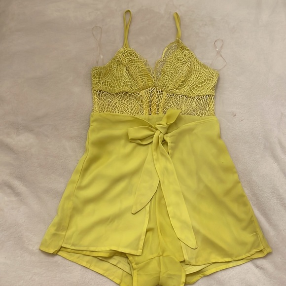 Yellow romper (small) - Picture 9 of 10